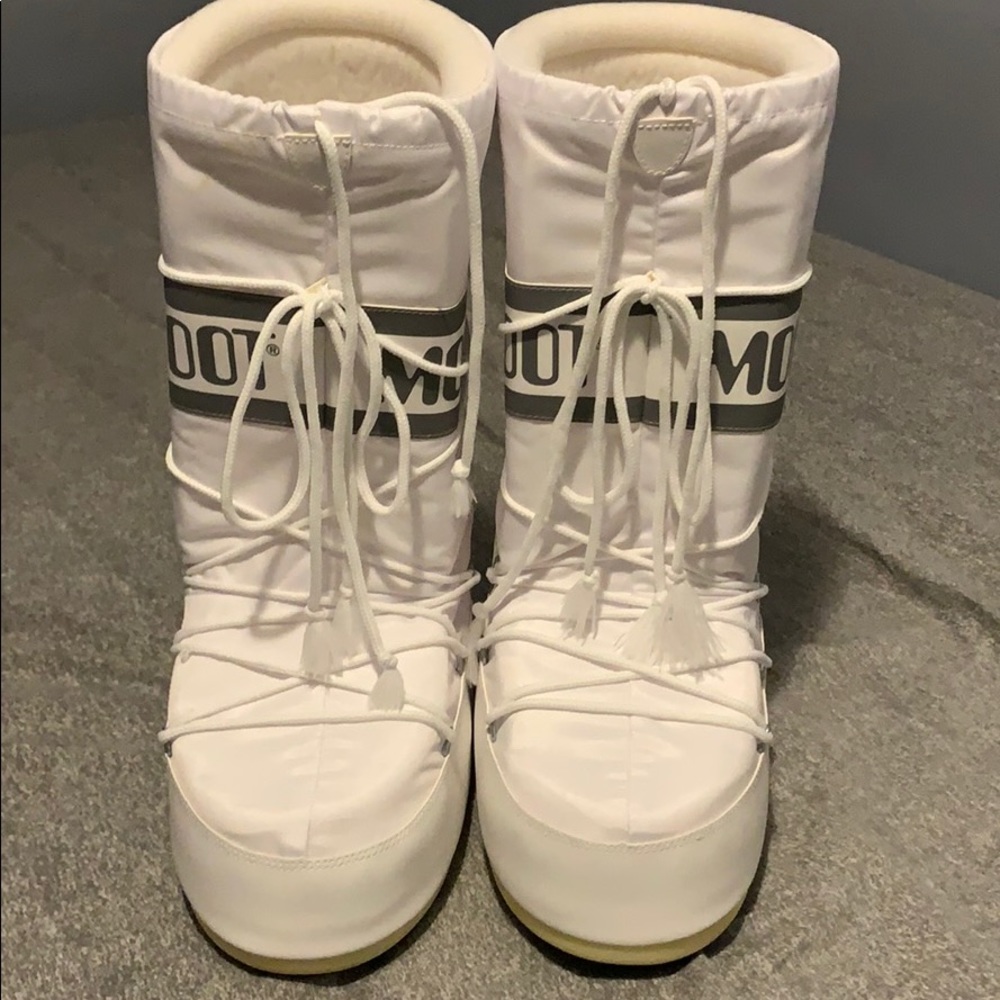 MOON BOOTS NWT